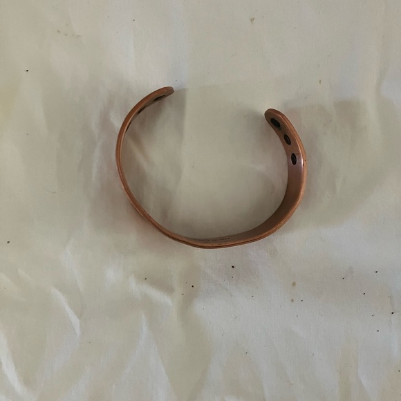 Copper cuff style bracelet - Picture 2 of 3